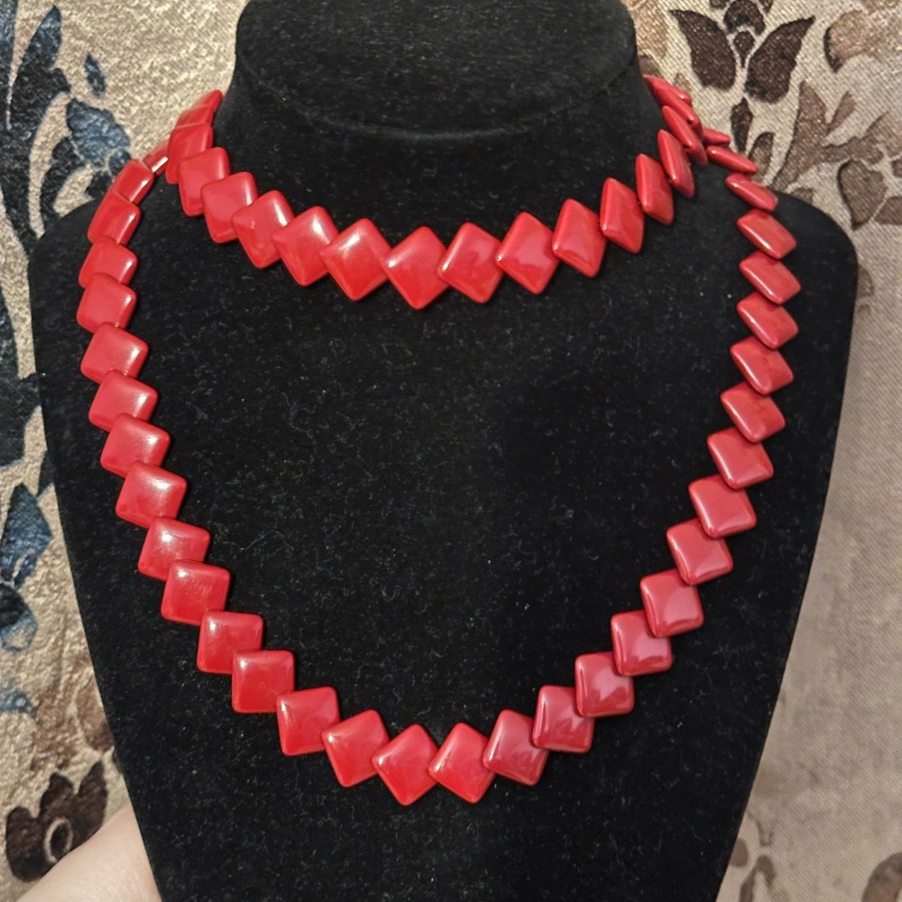 Vintage Trifari Lucite Necklace